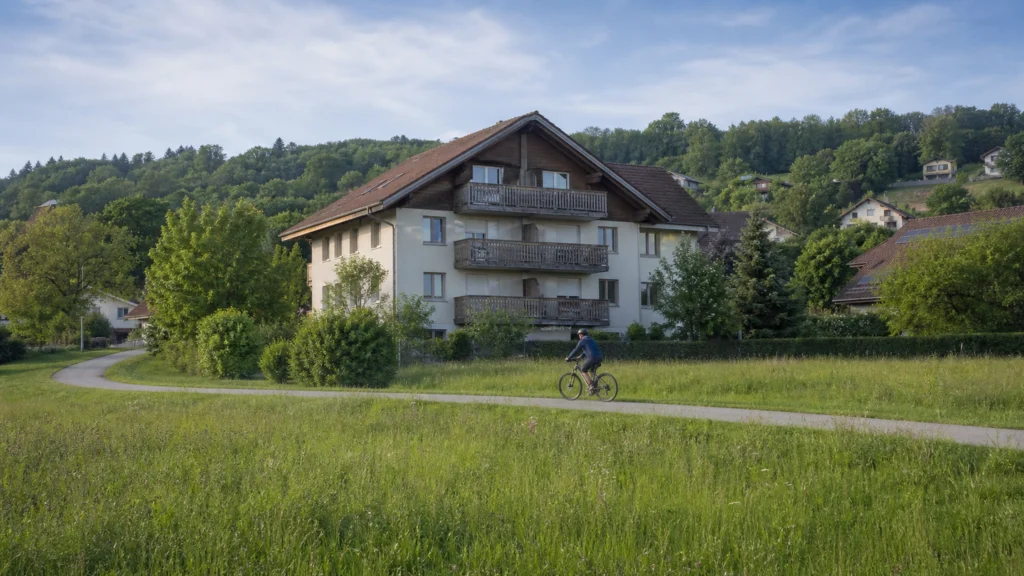 Habitation savoyarde dans l’environnement verdoyant de Fillinges